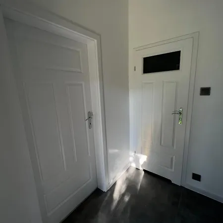 Mieszkanie 1 Pokojowe Z Dostepem Do Dzialki, Ogrodu * Warsaw